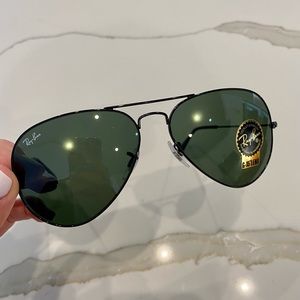 Ray-Ban classic aviator unisex sunglasses!
